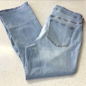 GAP Denim Crop Kick Jeans - Size 14/32: Trendy and Versatile Wardrobe Essential